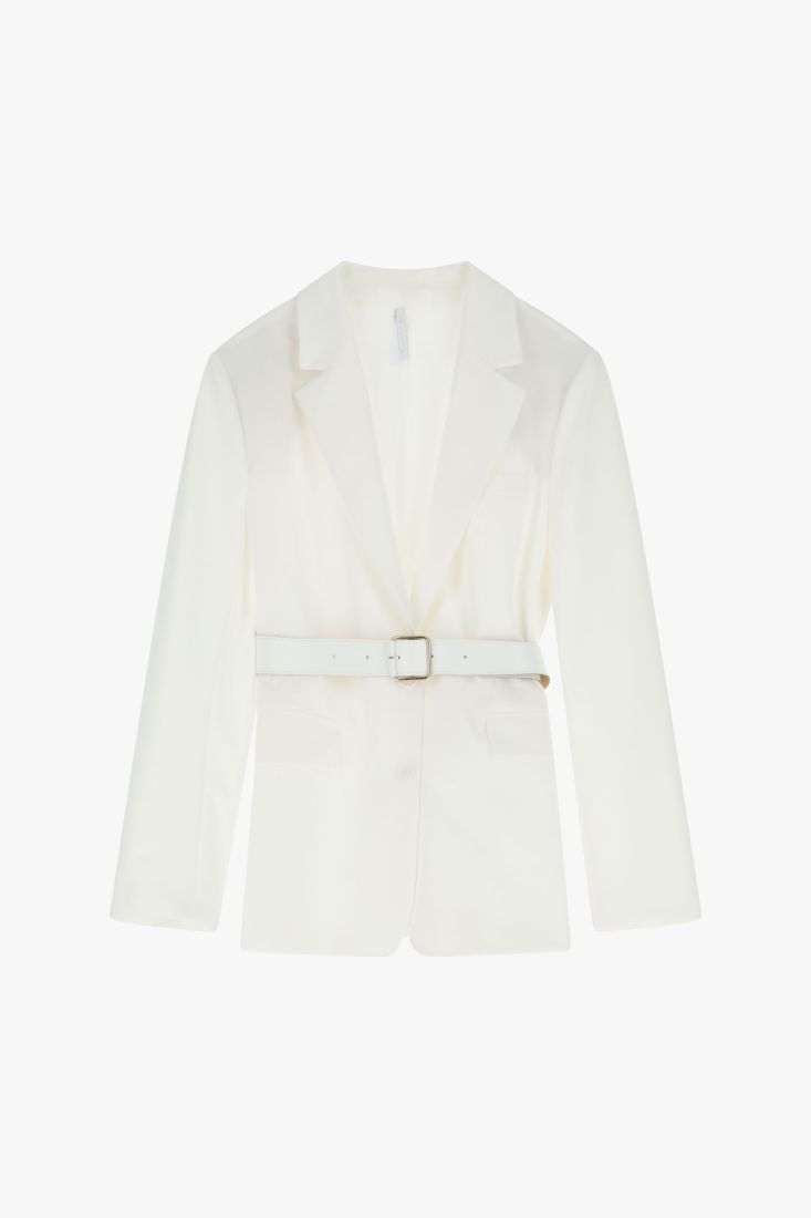 Blazer latte con cintura regolabile