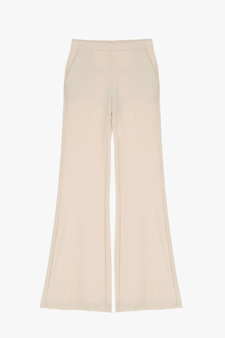 Tailleur burro con blazer doppiopetto e pantaloni svasati