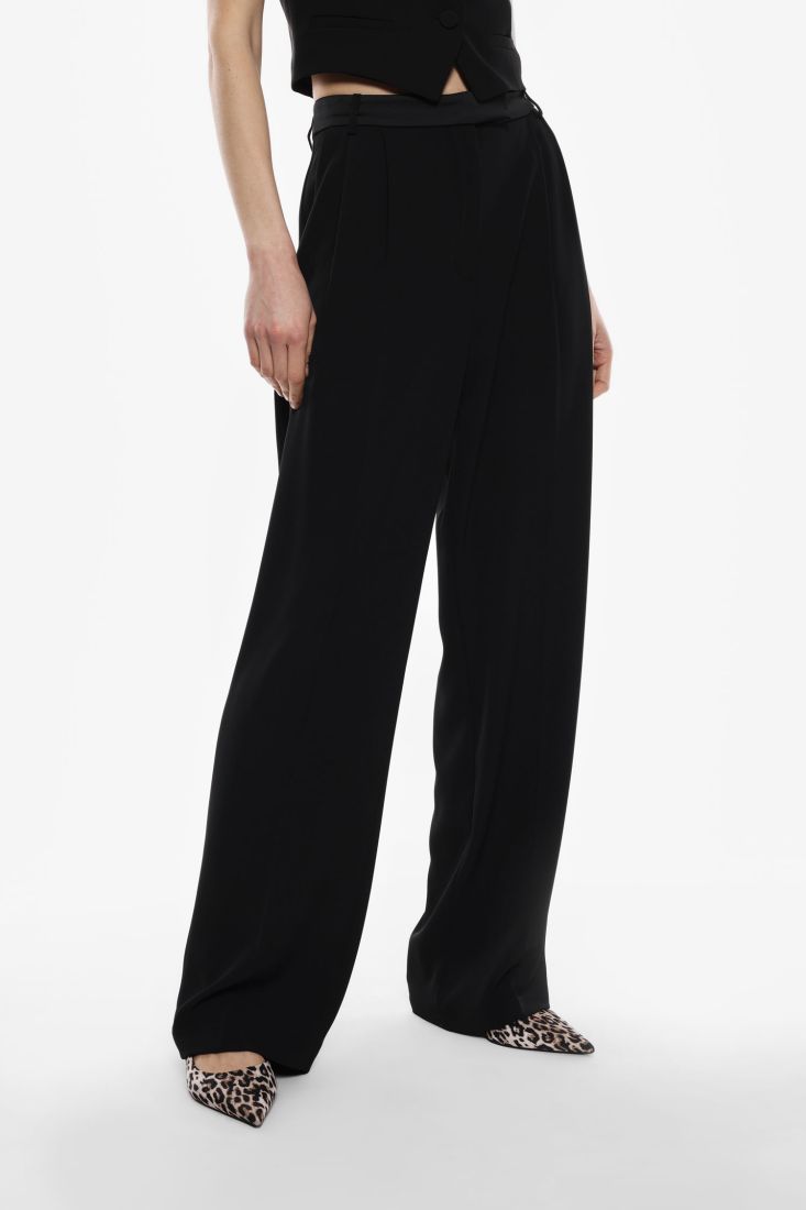 Pantaloni neri ampi con vita alta