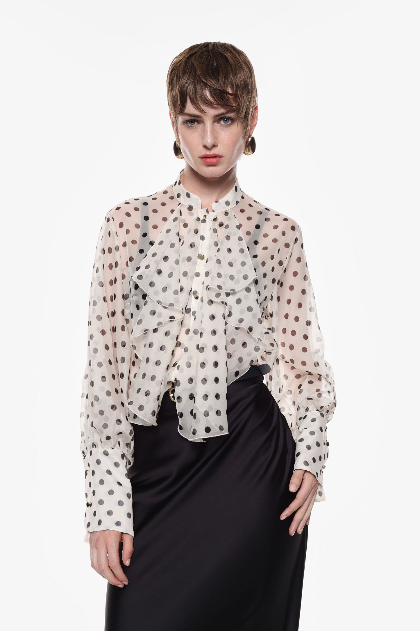 Camicia con stampa a pois e fiocco centrale