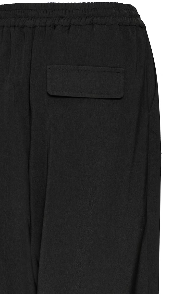 Pantalone nero con elastico in vita