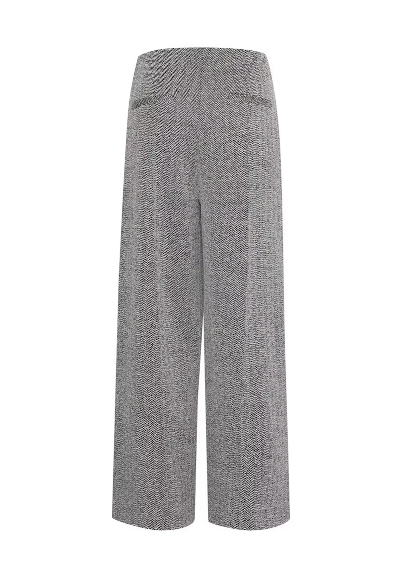 Tailleur spigato con giacca oversize e pantalone palazzo