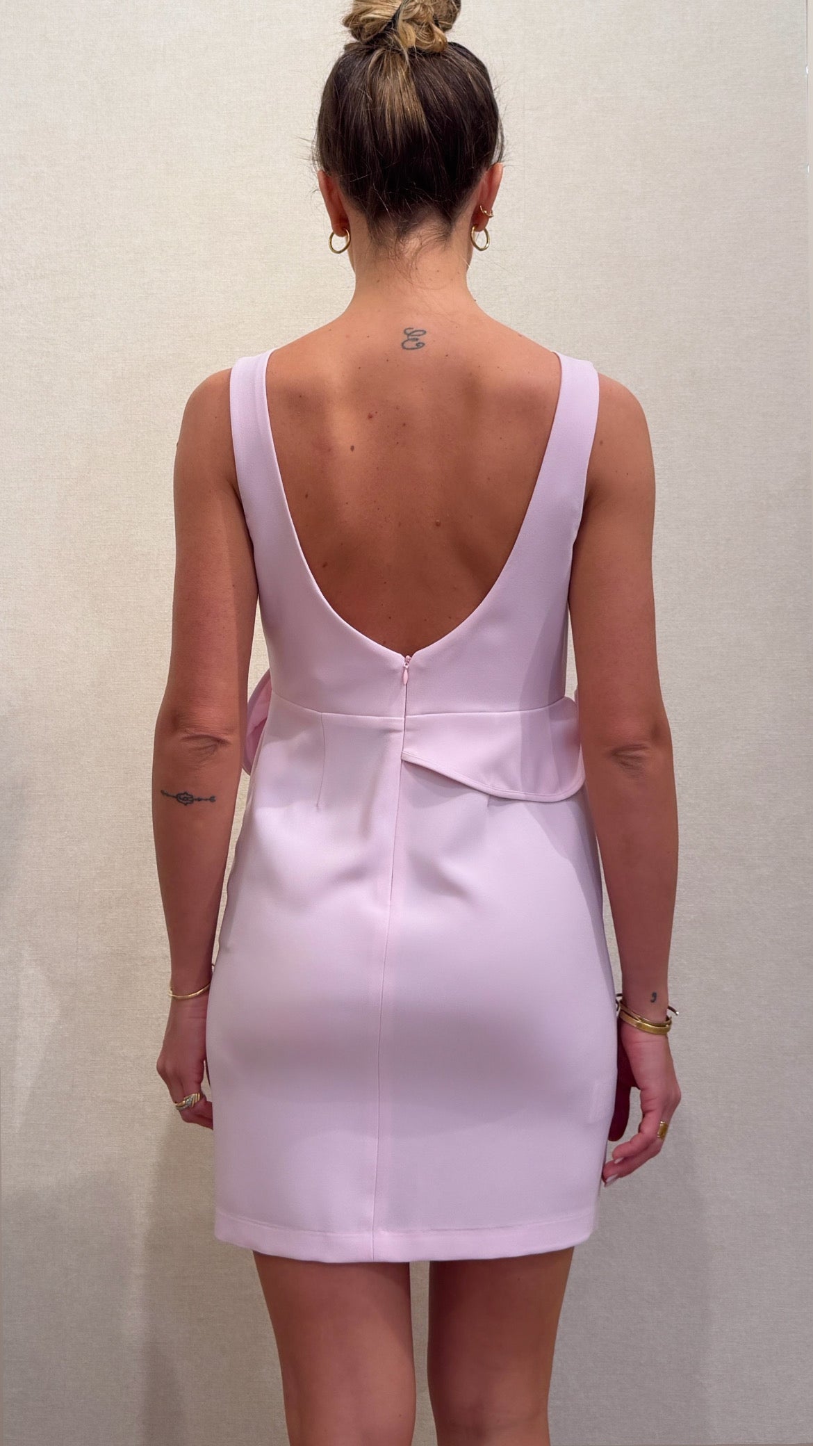 Abito rosa corto con rouge