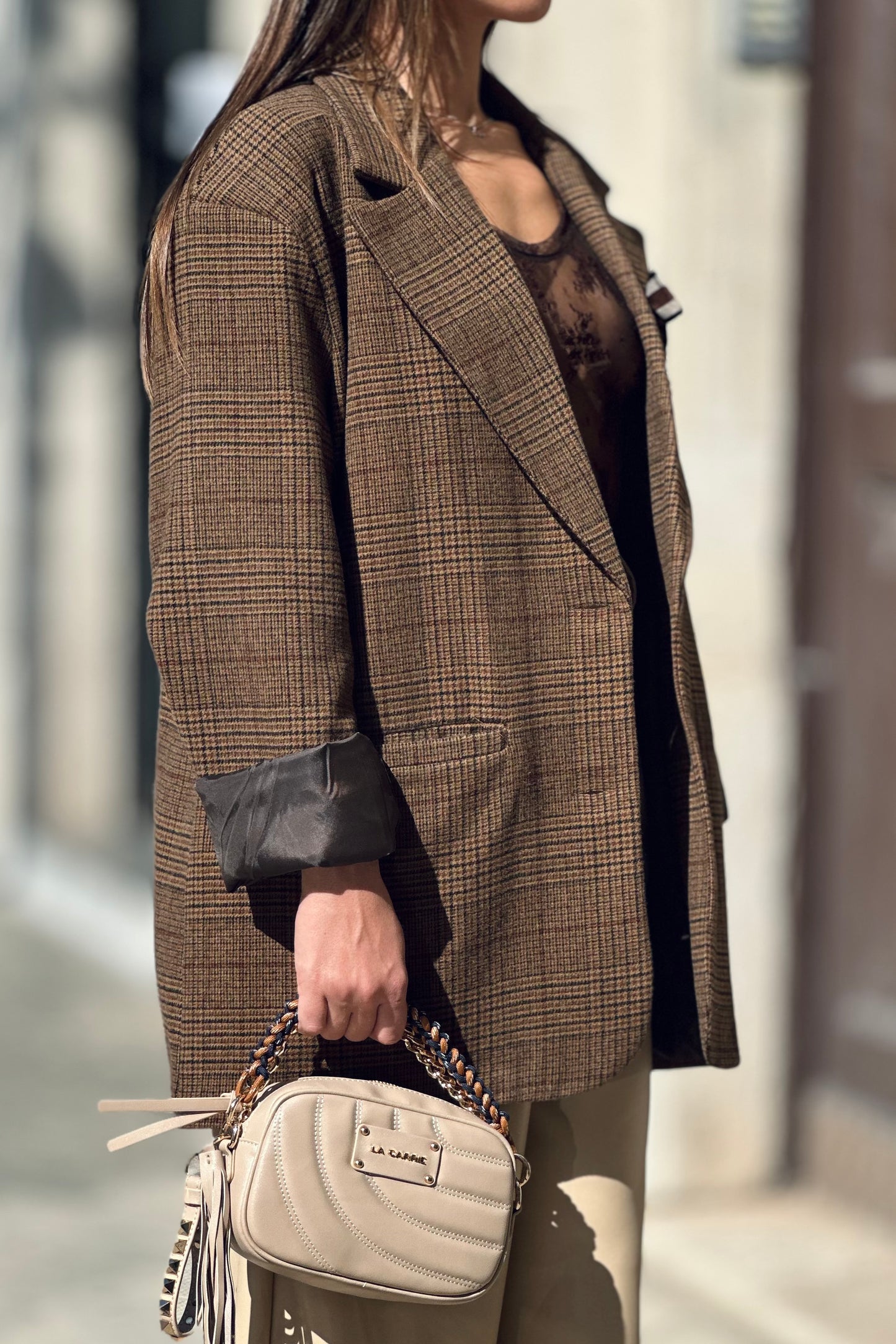 Blazer vintage oversize marrone a quadri con spilla