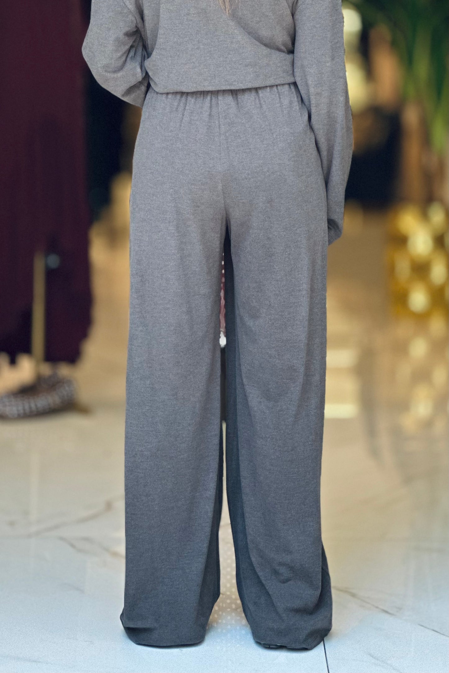 Pantalone grigio a palazzo
