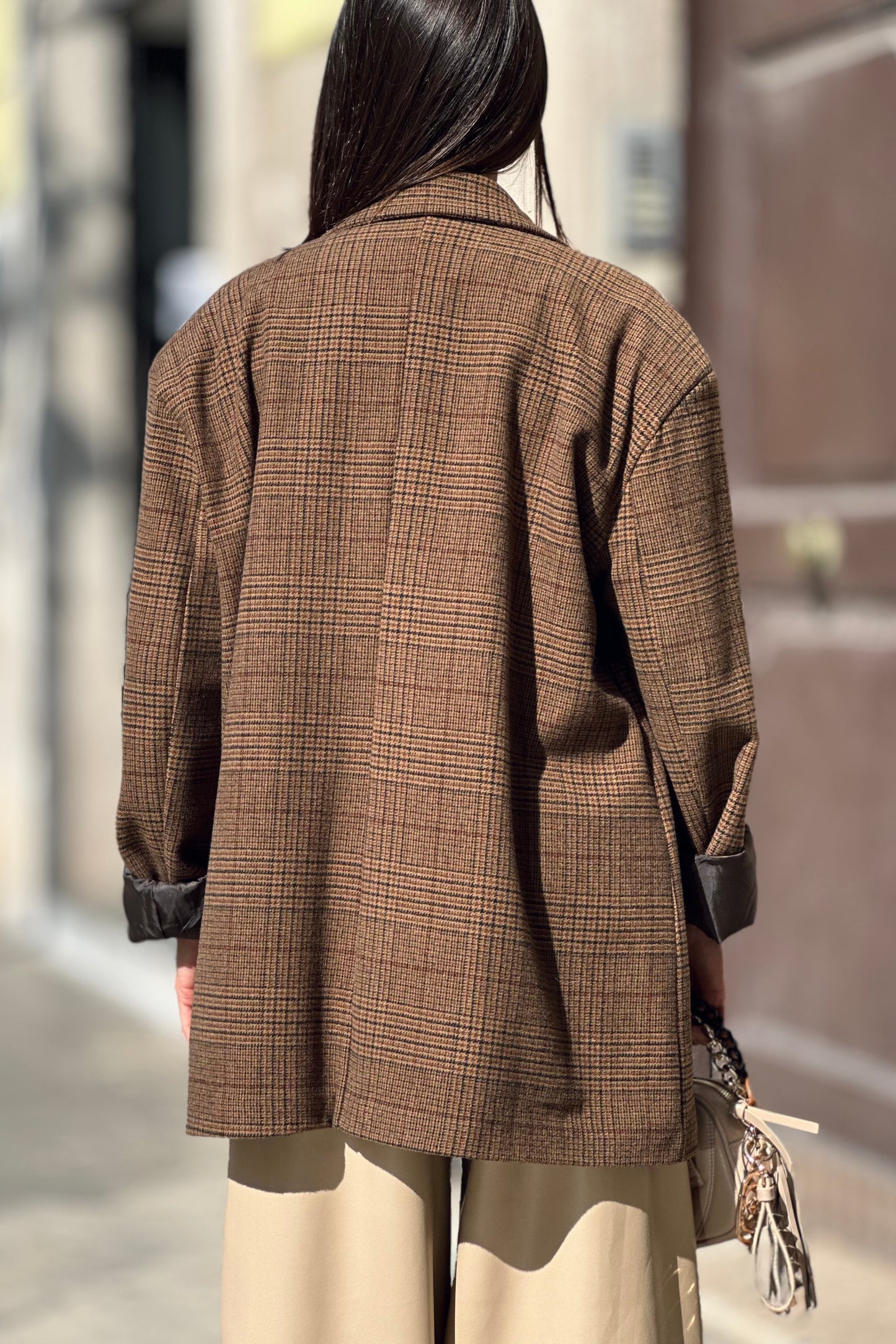 Blazer vintage oversize marrone a quadri con spilla