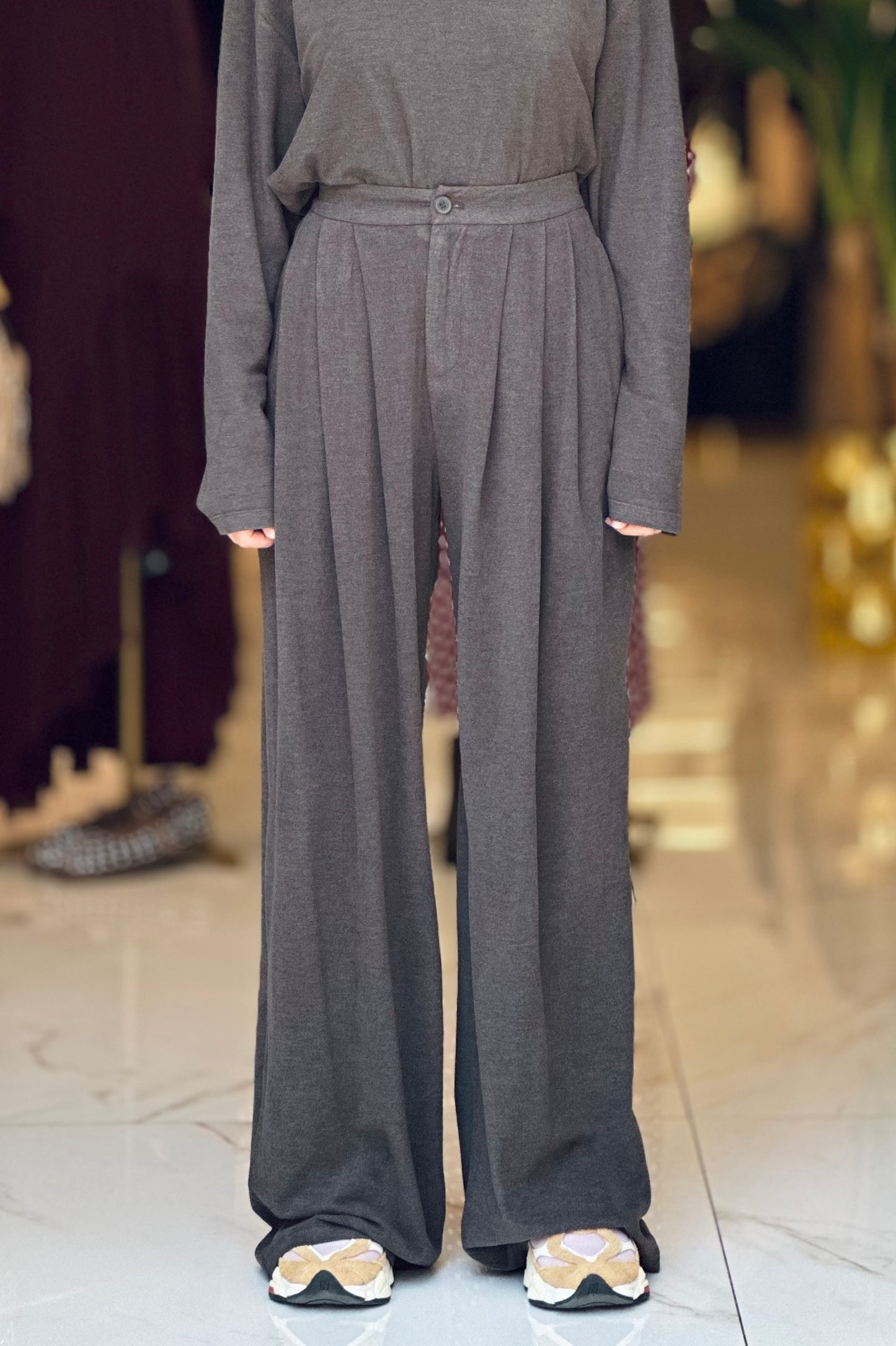Pantalone grigio a palazzo