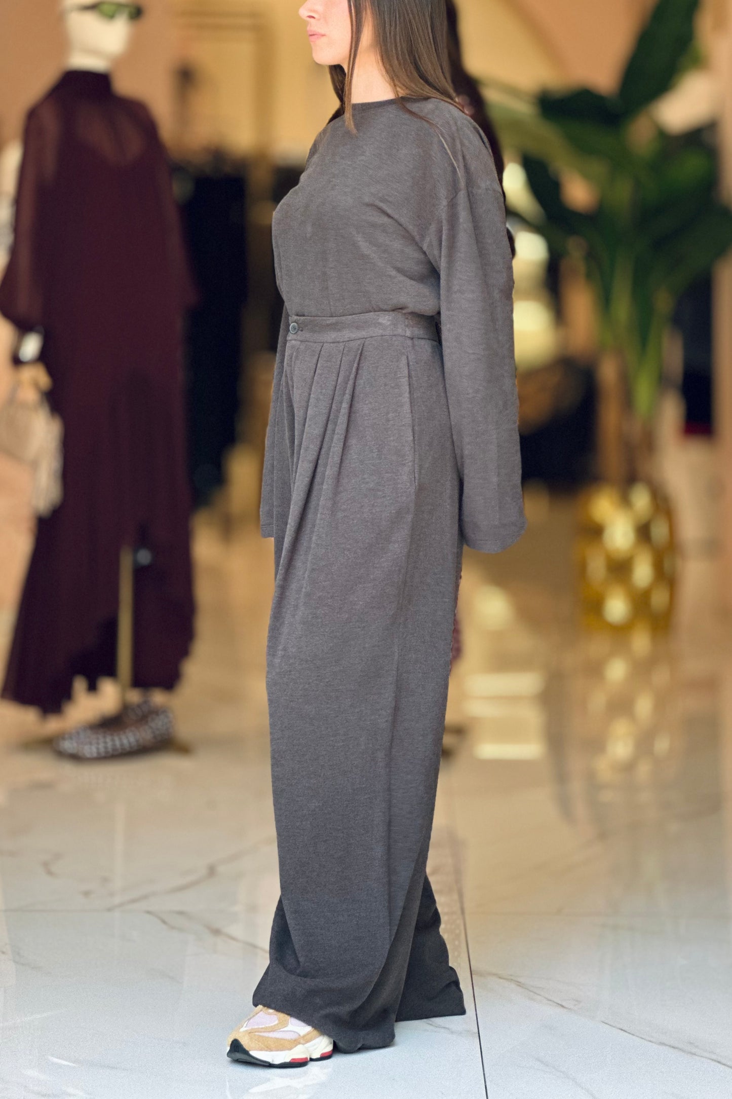 Pantalone grigio a palazzo