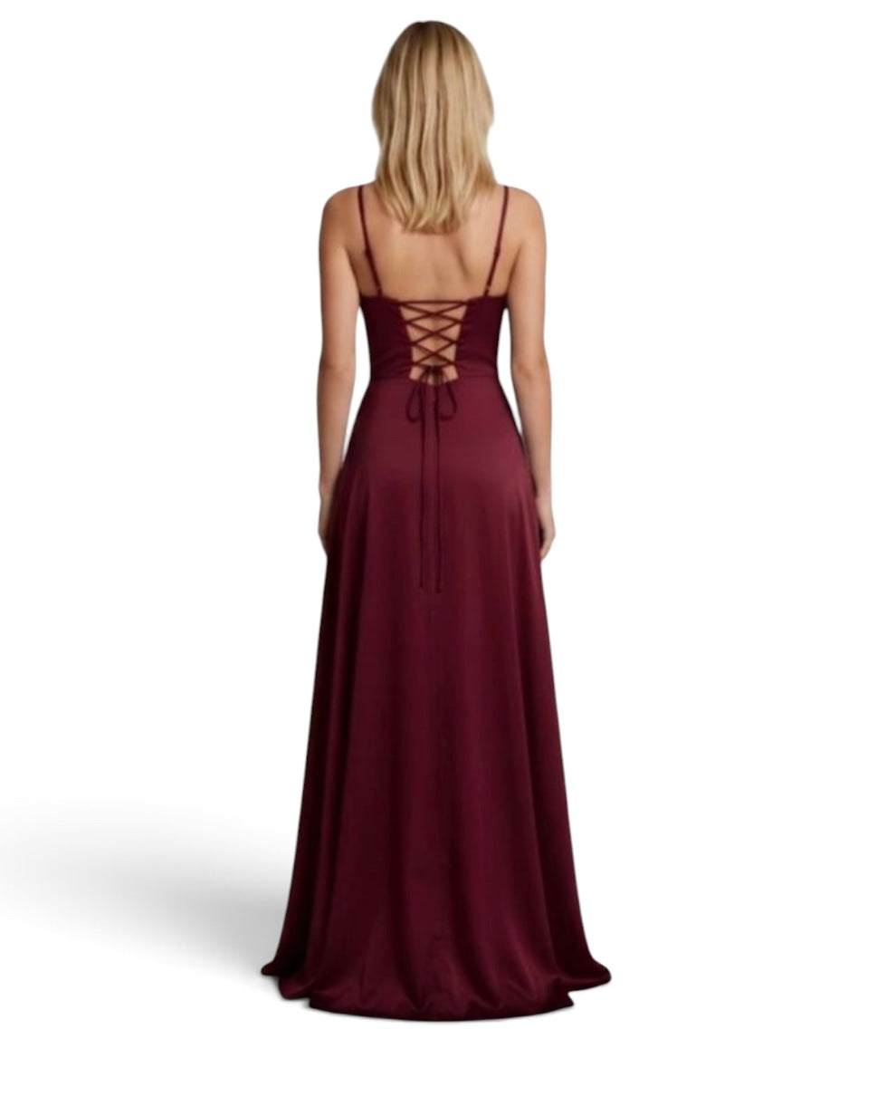 Abito lungo bordeaux con scollatura decolté