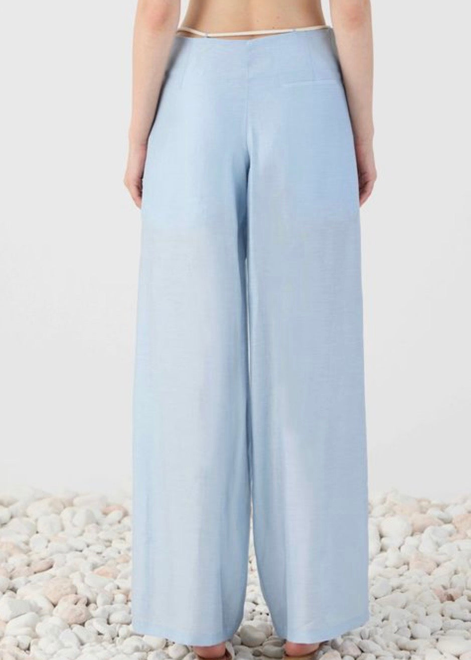 Completo blusa celeste con cordino e pantalone a palazzo