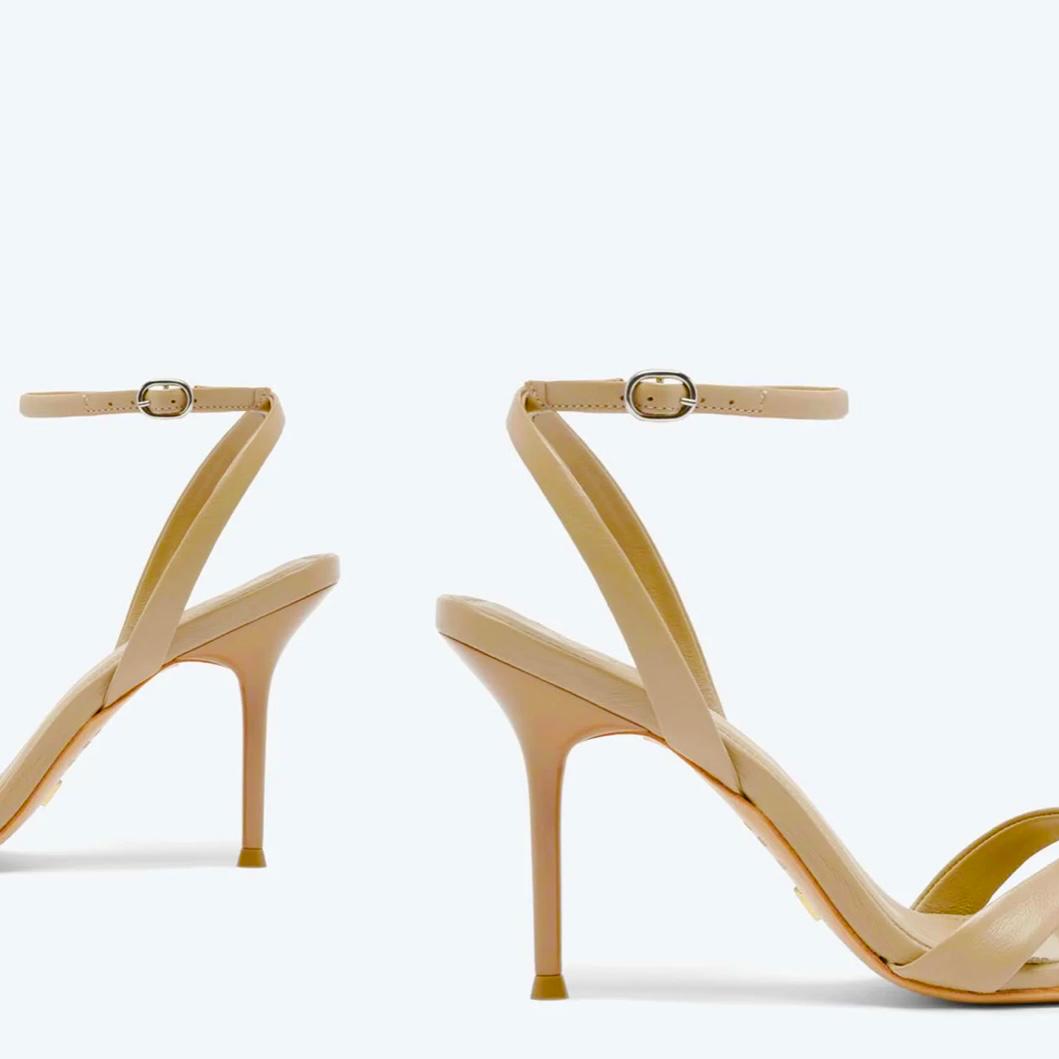 Sandalo nude incrociato con cinturino e punta squadrata