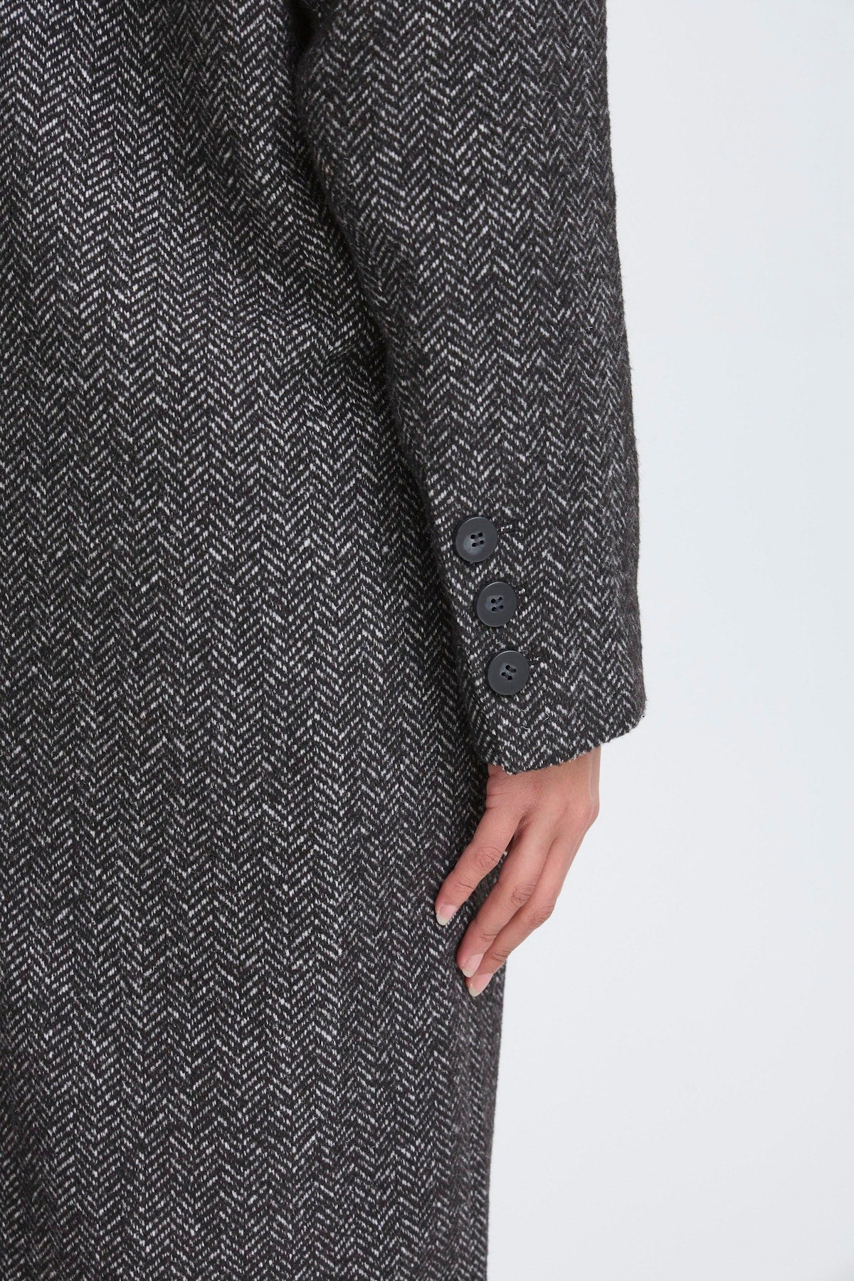 Cappotto nero spigato IHMMALU