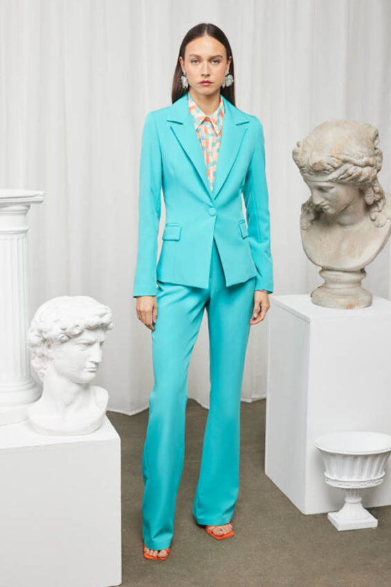 Tailleur bianco con giacca e pantalone a zampa