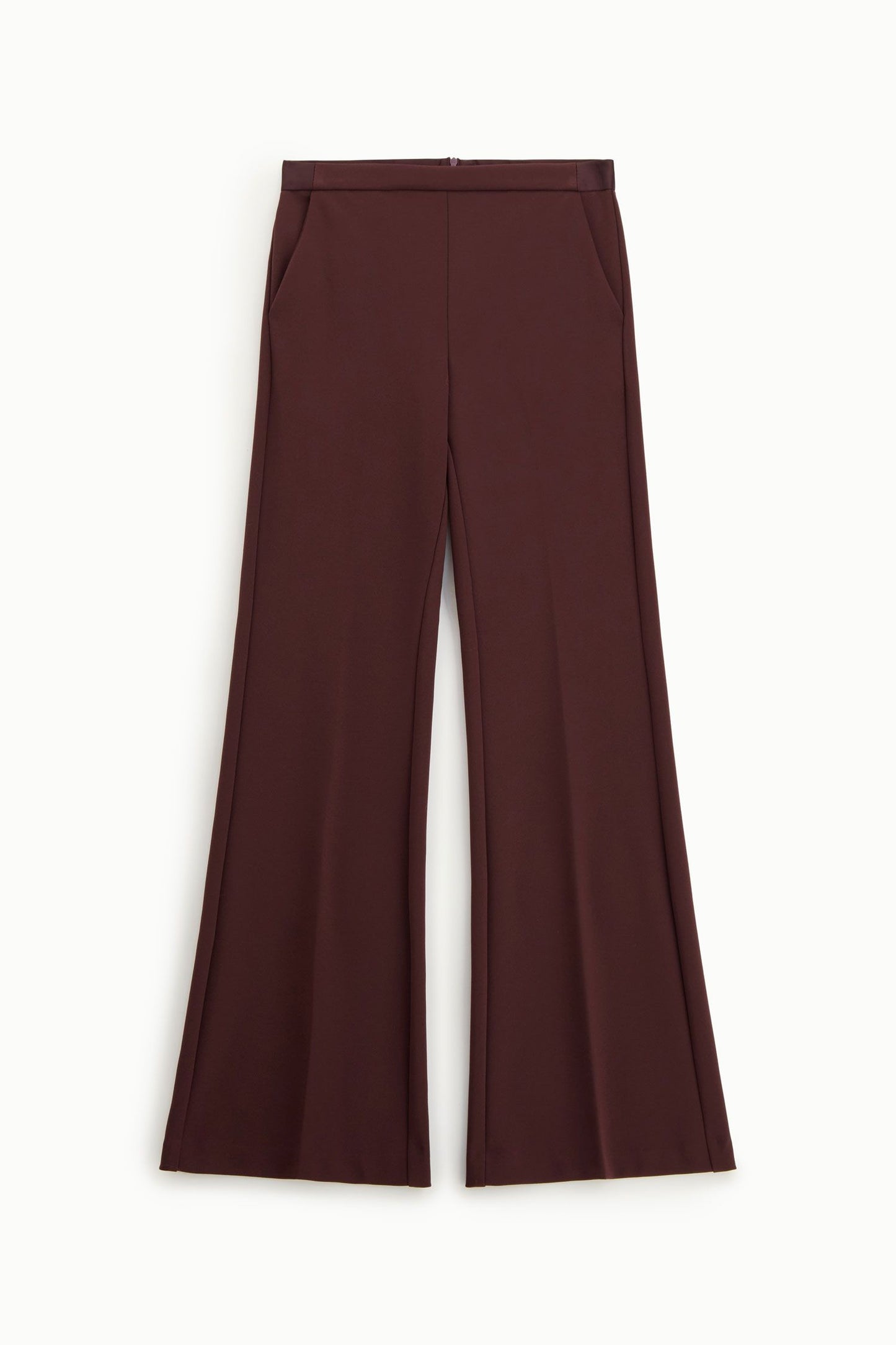 Tailleur prugna con blazer doppiopetto e pantaloni svasati
