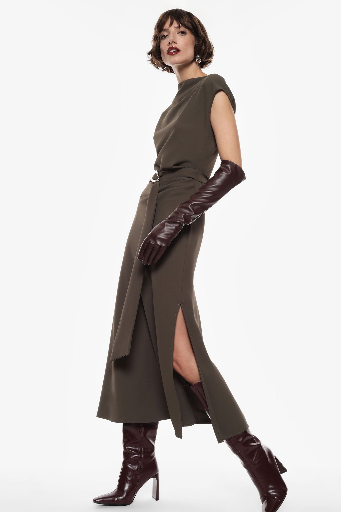 Vestito lungo con scollo asimmetrico