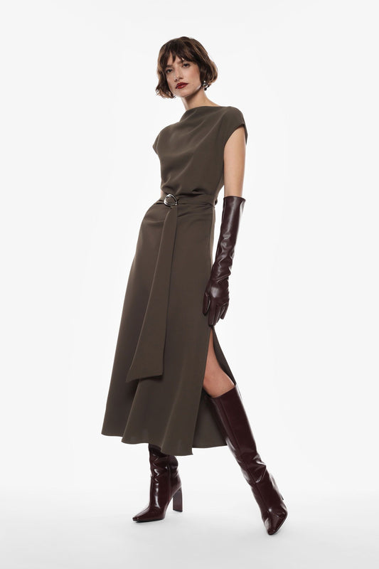 Vestito lungo con scollo asimmetrico