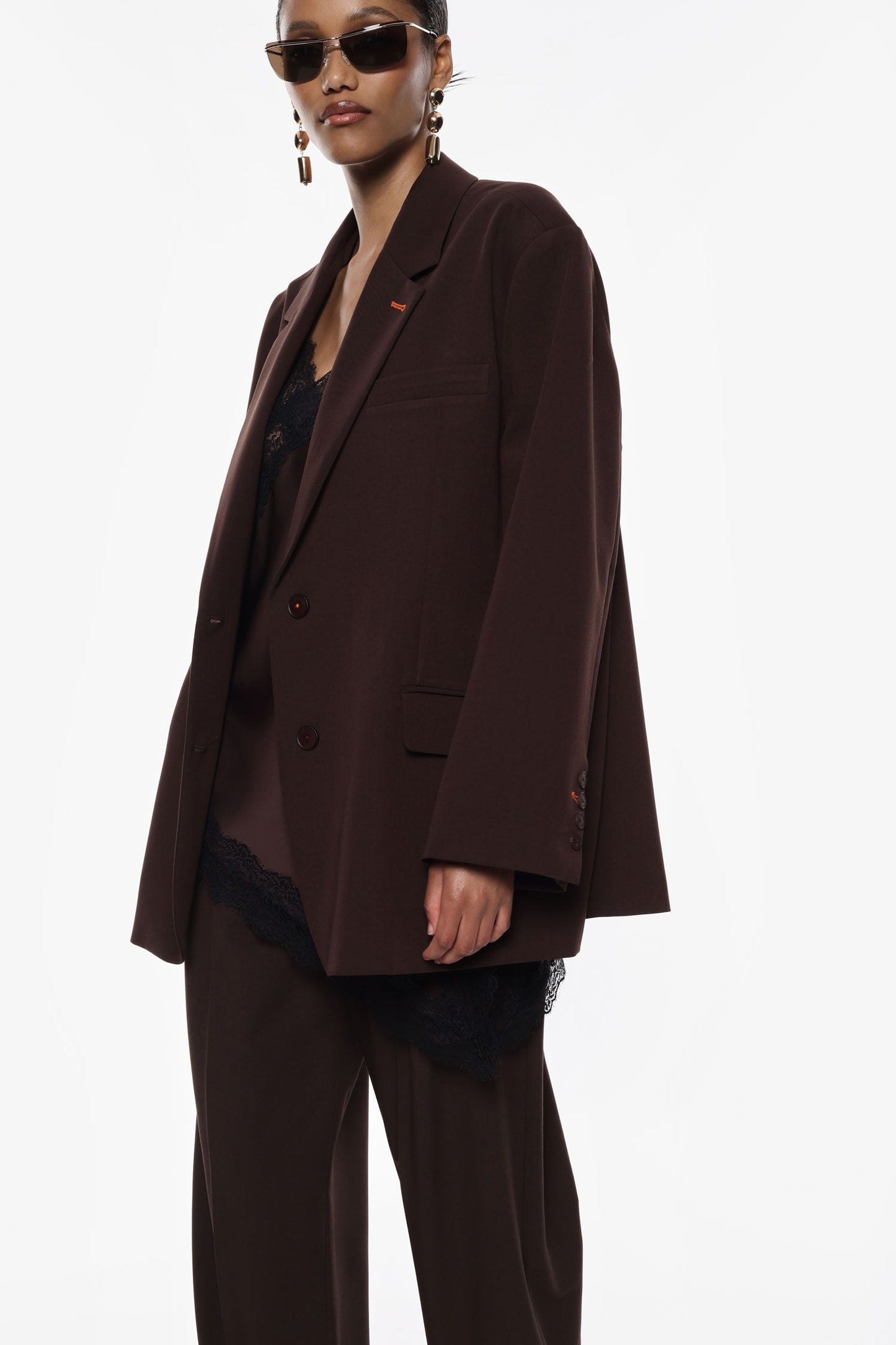 Blazer ampio con abbottonatura monopetto e revers classici