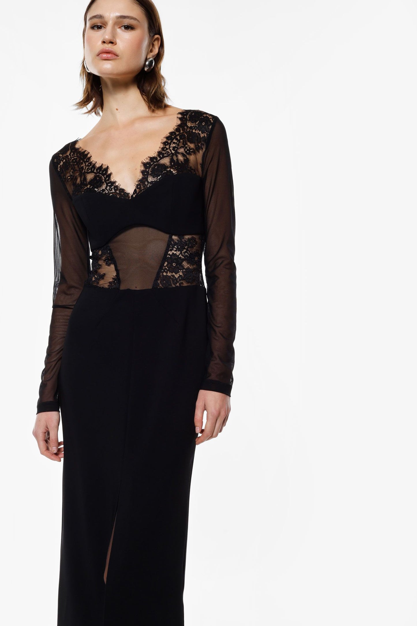 Abito midi nero con maniche velate e pizzo