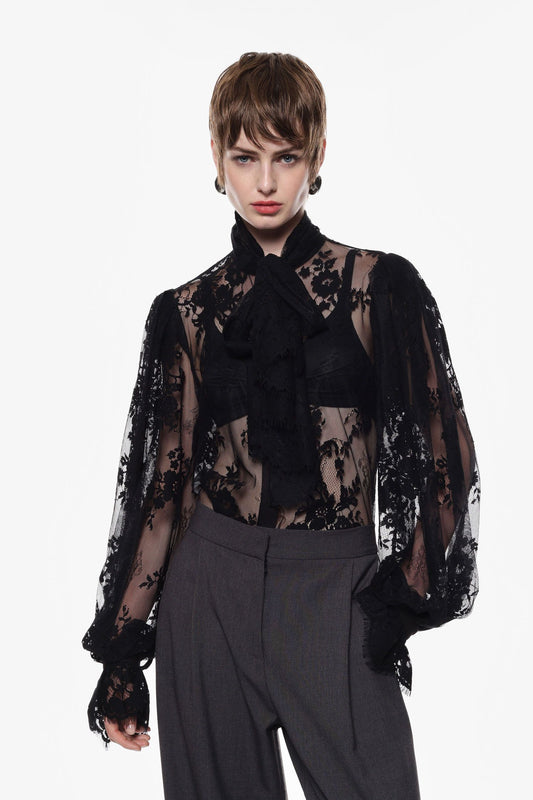 Camicia nera in pizzo con maniche lunghe