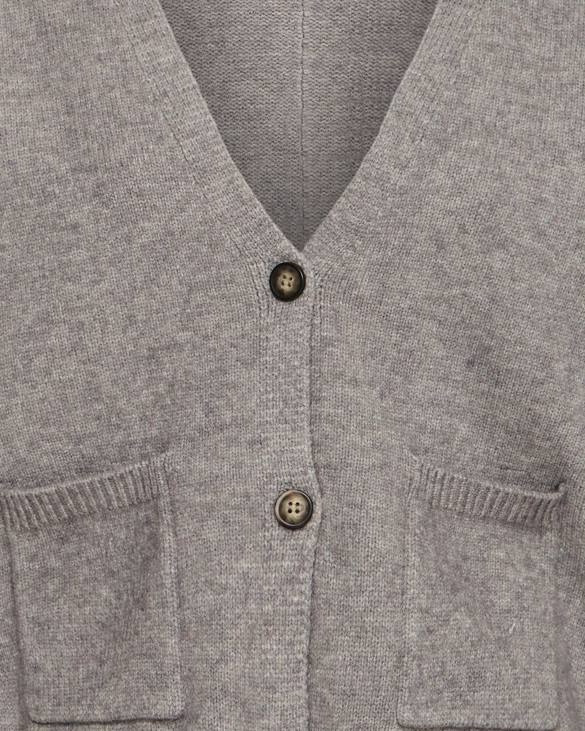 Cardigan grigio con bottoni e taschini