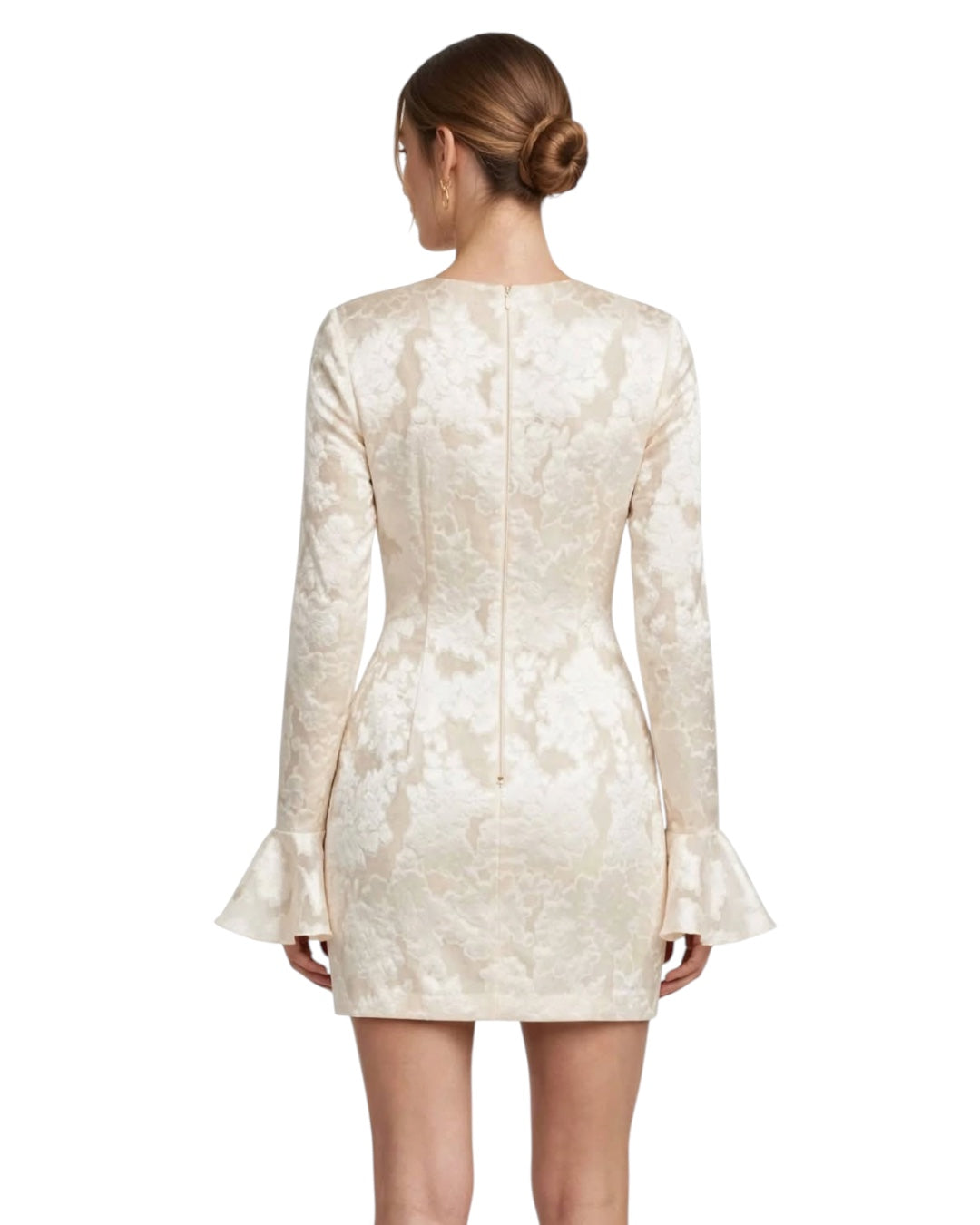 Short cream dress with flared sleeves and a damask effect