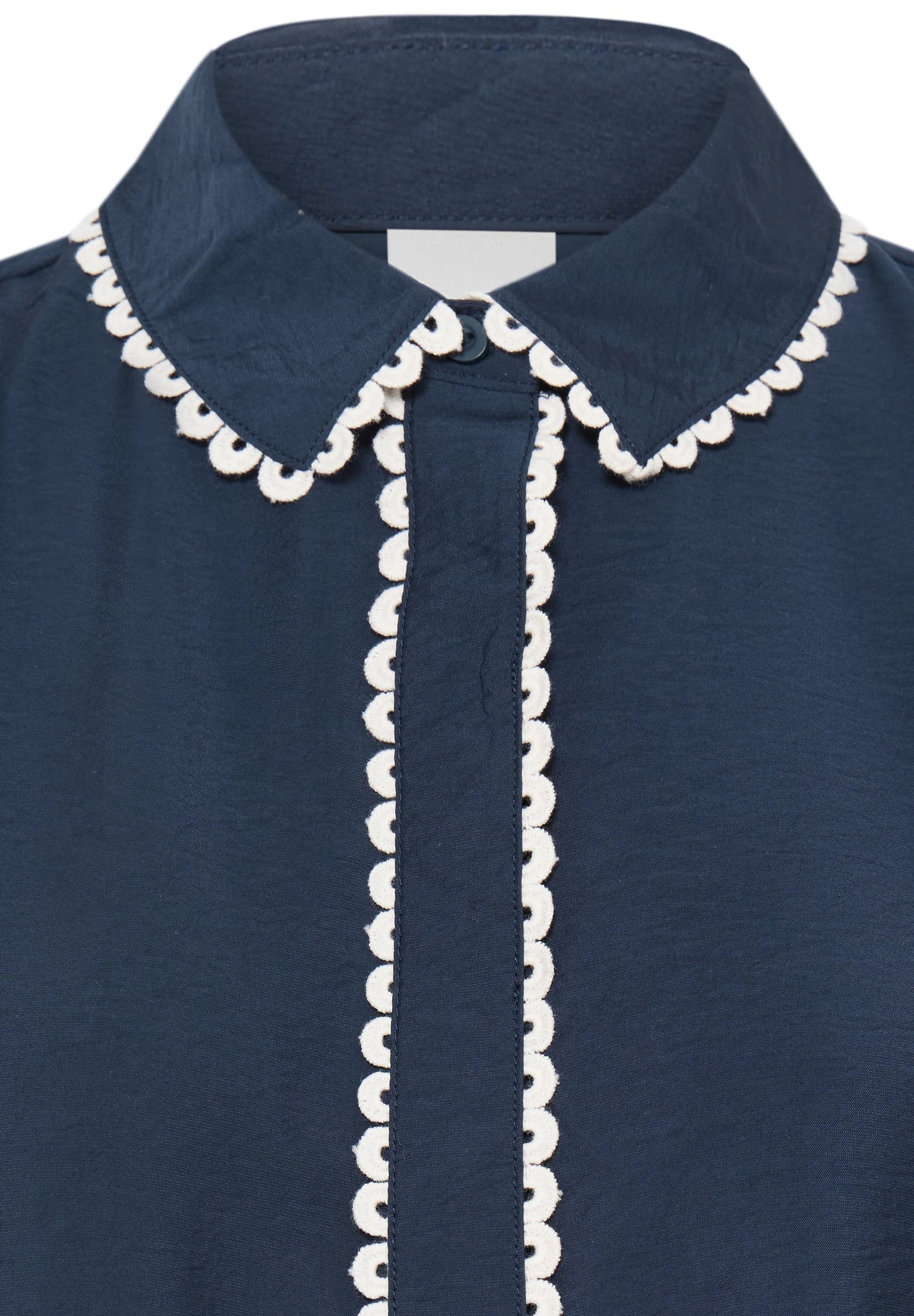 Completo blu in cotone camicia e pantaloncino con ricamo panna