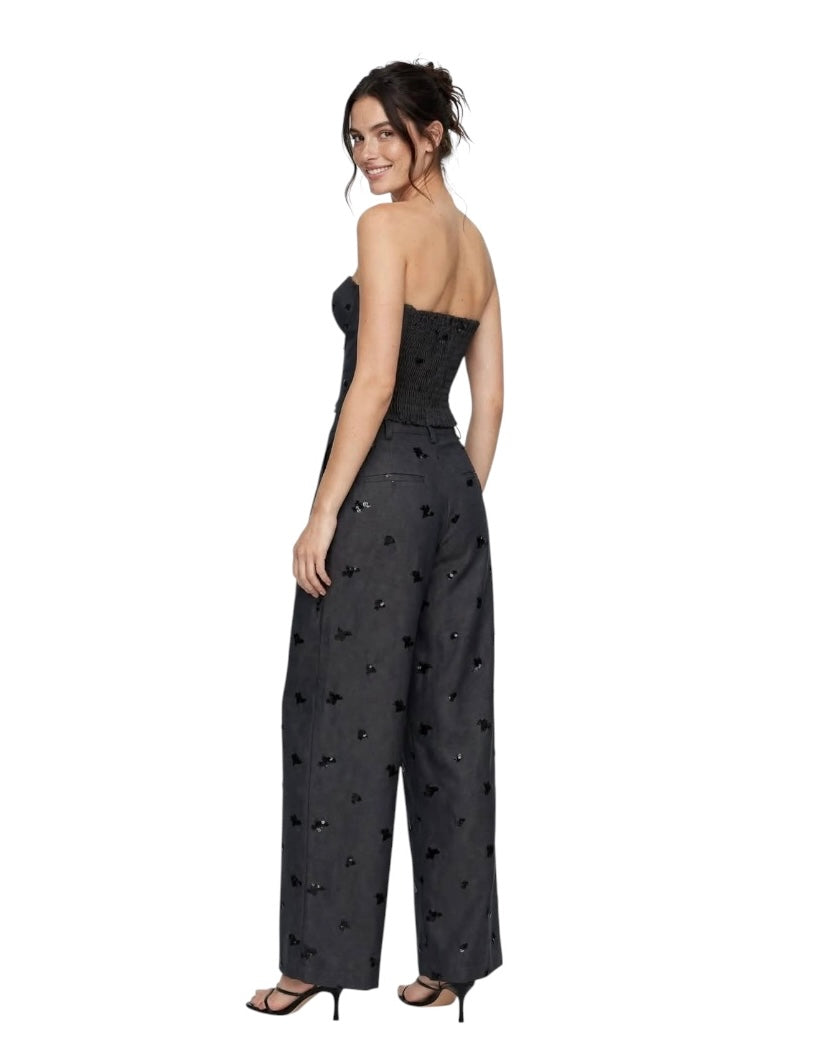 Completo top e pantalone grigio con dettagli in strass