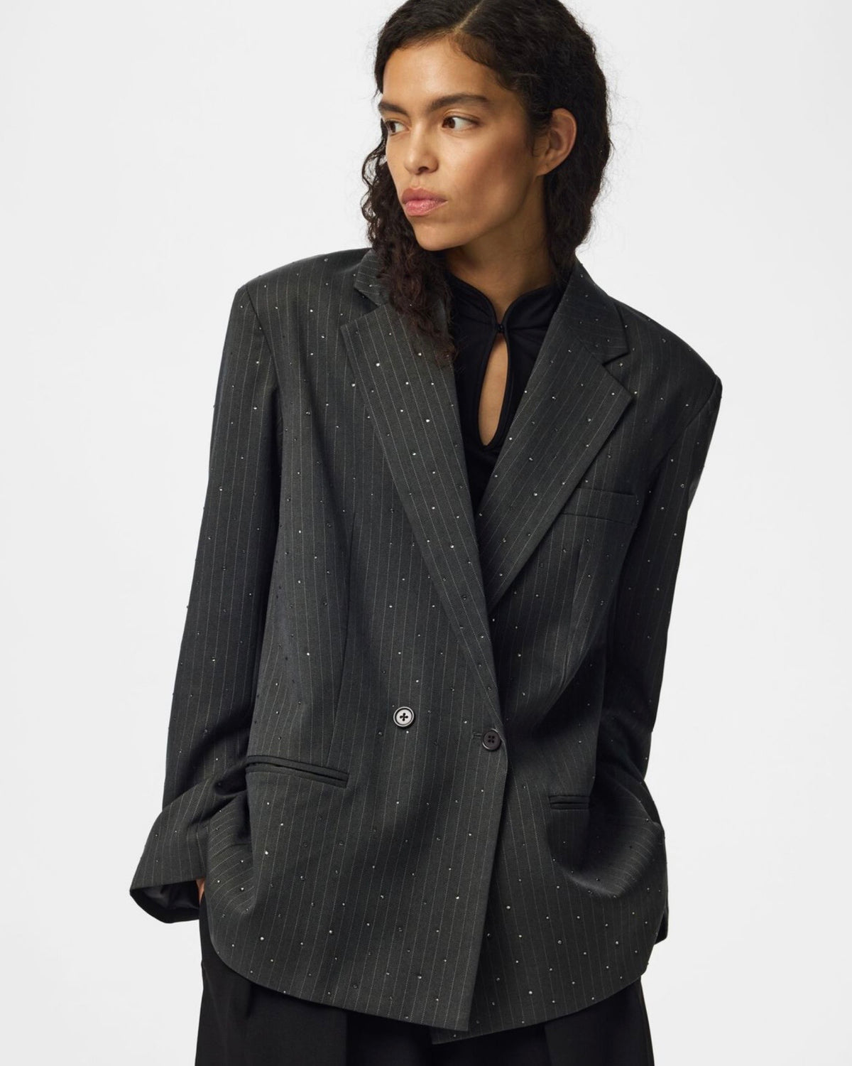 Tailleur grey dettagli strass giacca monopetto e pantalone palazzo  con elastico in vita