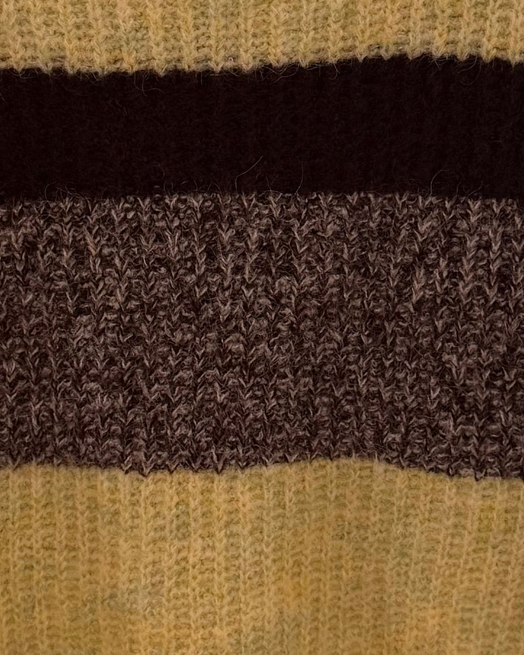 Maglione fantasia righe giallo/moro