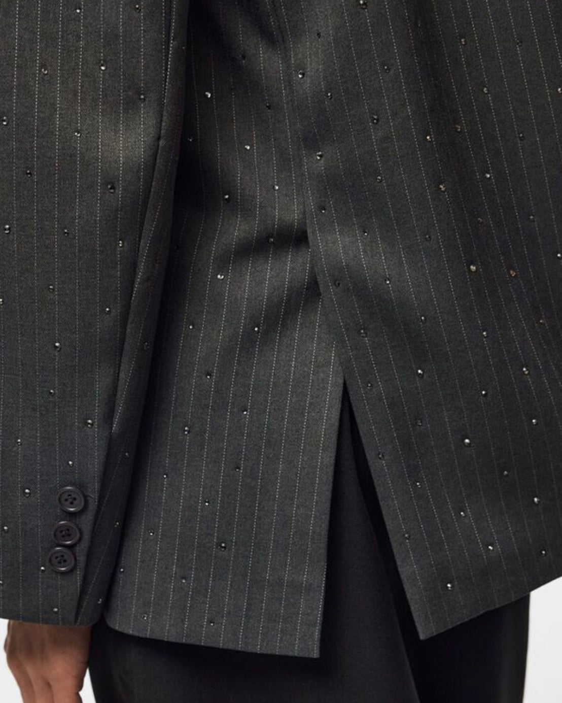 Tailleur grey dettagli strass giacca monopetto e pantalone palazzo  con elastico in vita