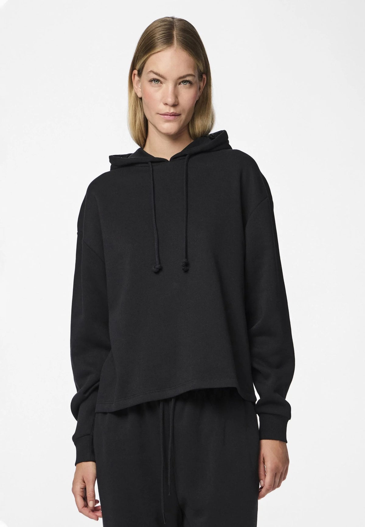Completo sportivo nero felpa e pantalone con elastico in vita
