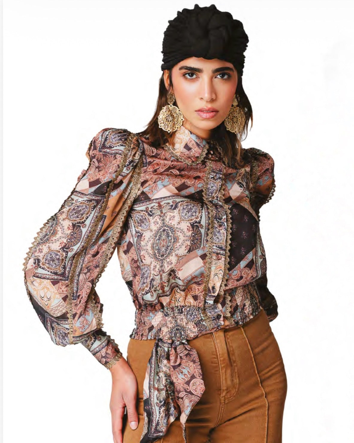 Camicia fantasia manica lunga con  arricciatura e dettagli oro