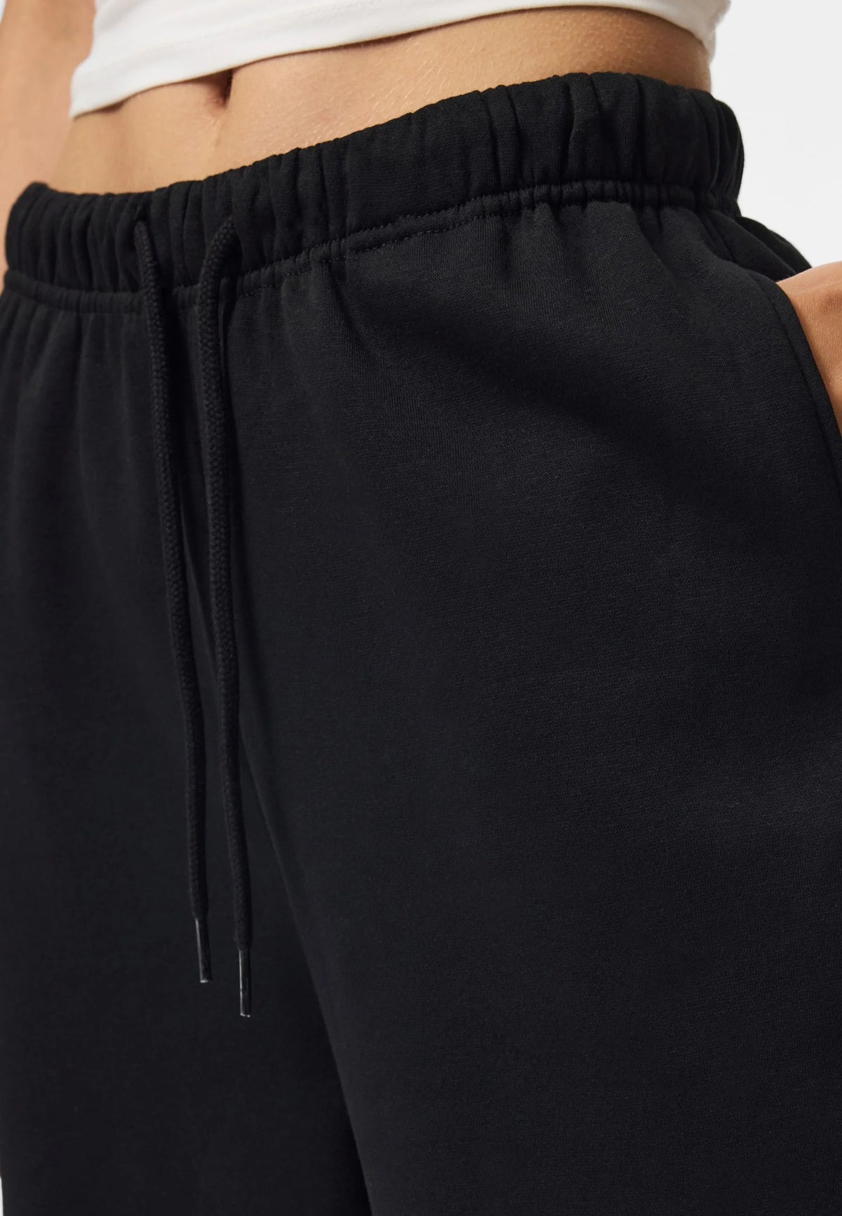 Completo sportivo nero felpa e pantalone con elastico in vita