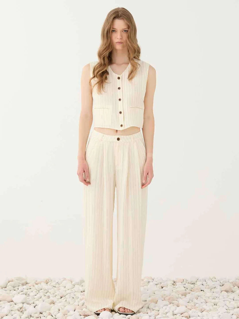 Completo panna gessato con gilet e pantalone palazzo