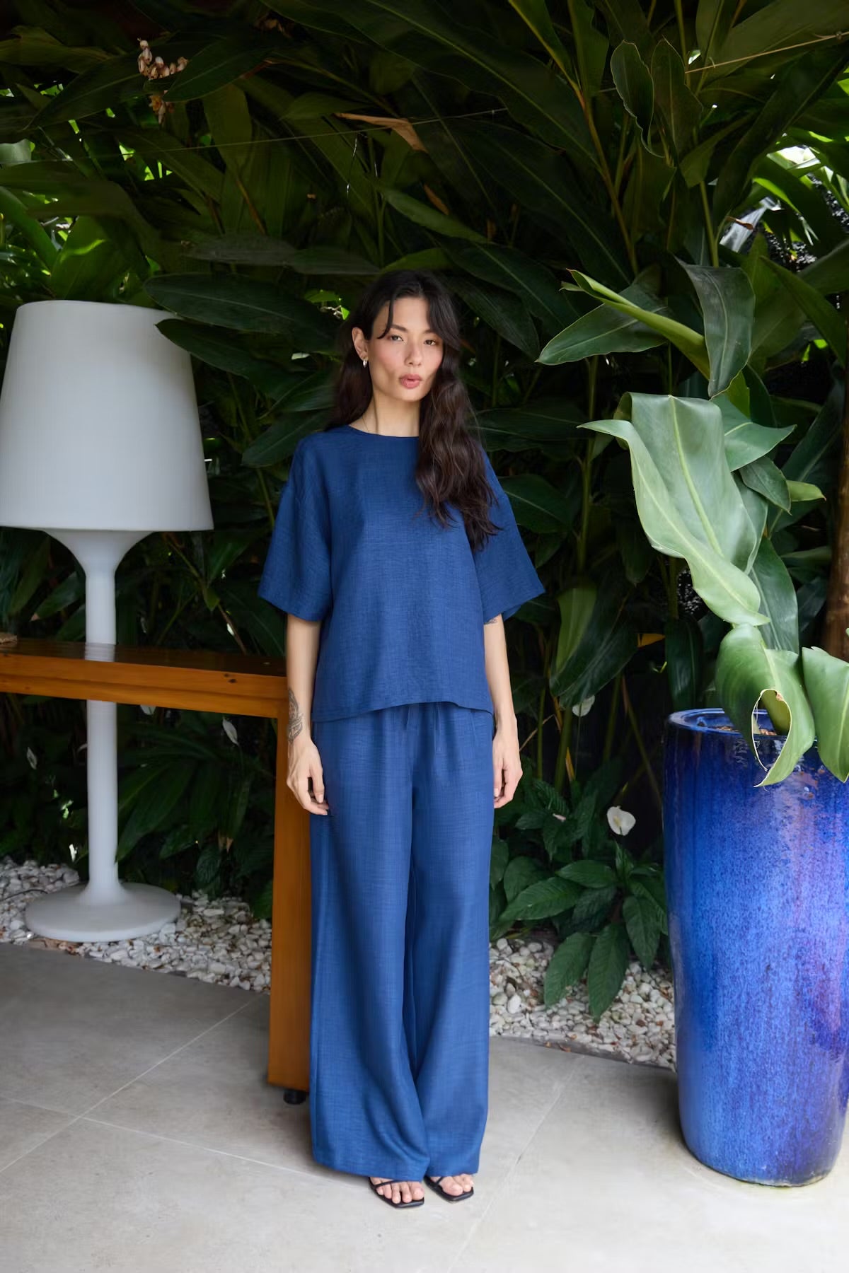 Pantalone palazzo in cotone blu con elastico in vita