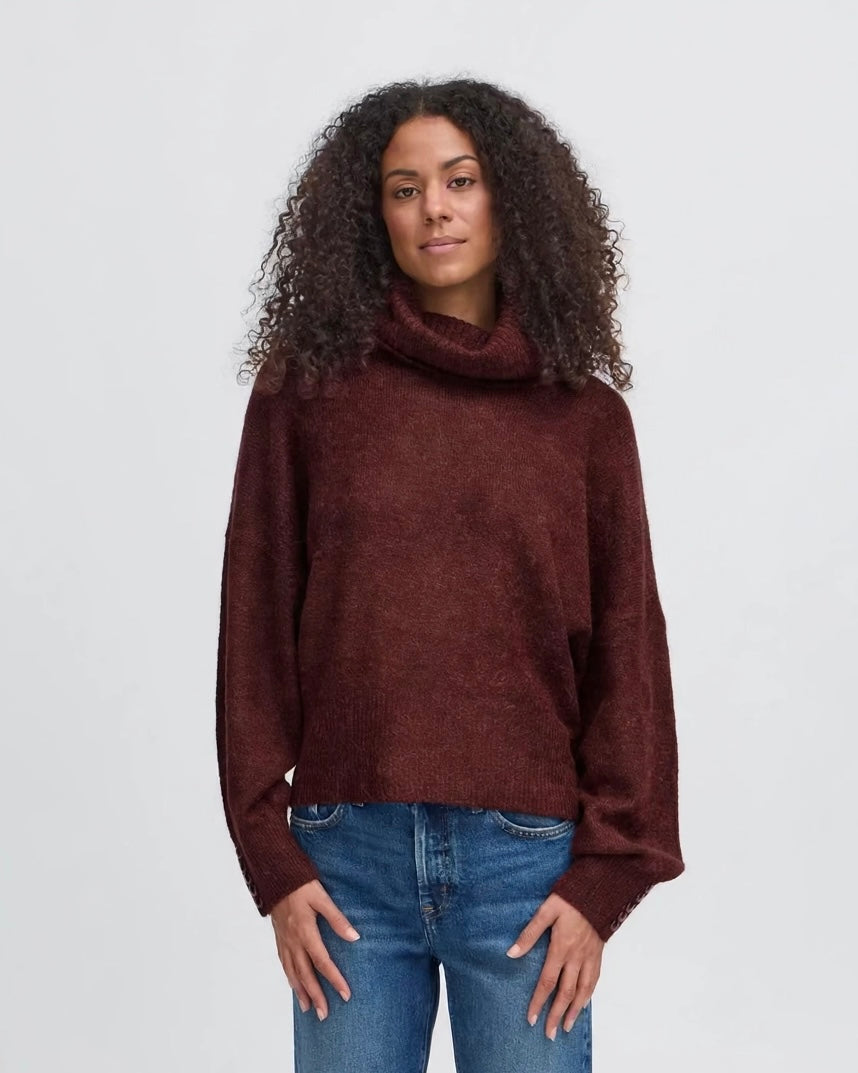 Maglione bordeaux oversize collo alto e bottoni sui polsini