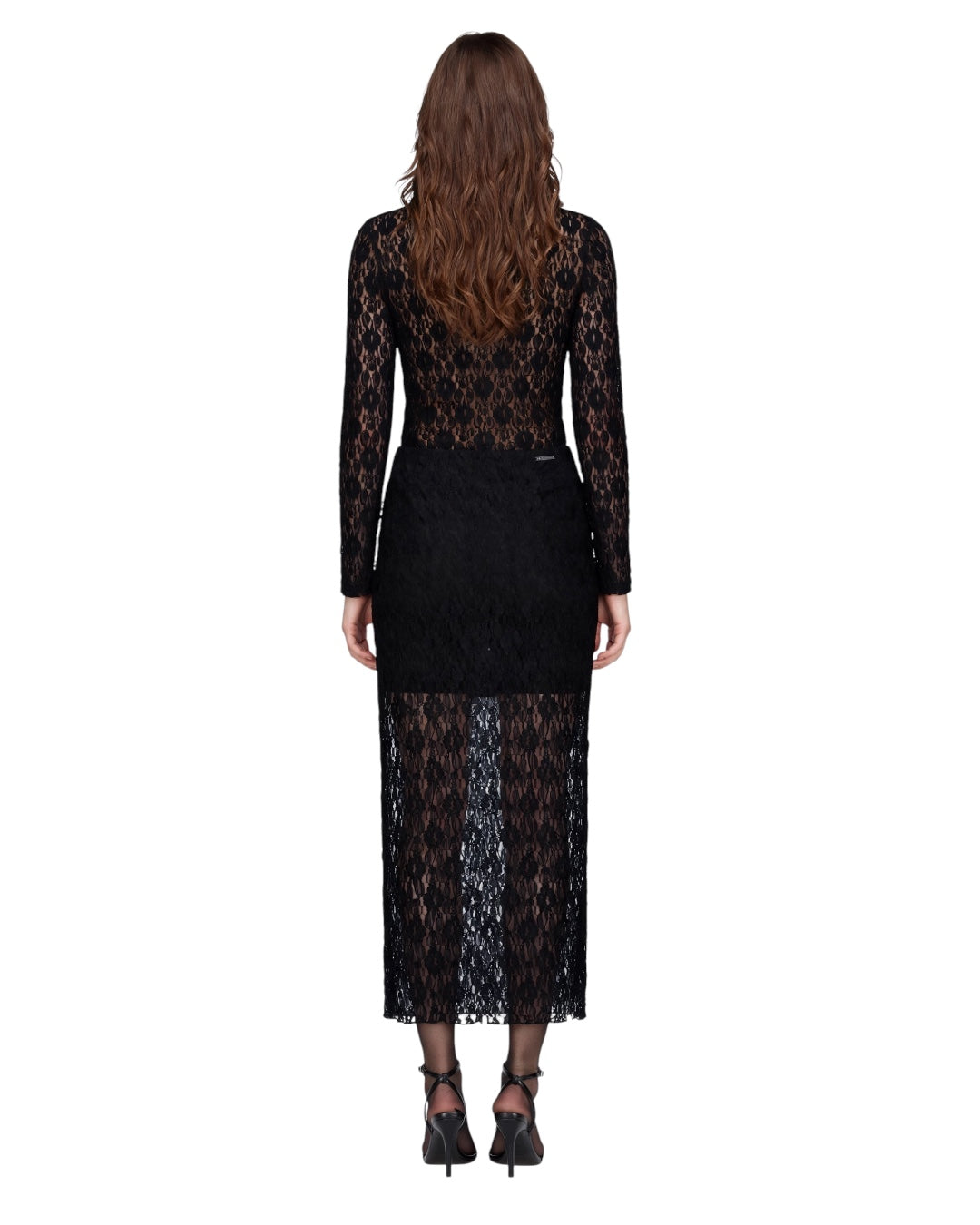 Completo in pizzo nero maglia con scollatura tonda e gonna lunga con gonnellino foderato