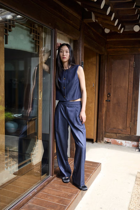 Completo blu con gilet e pantalone palazzo