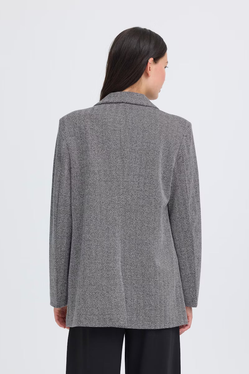 Tailleur spigato con giacca oversize e pantalone palazzo