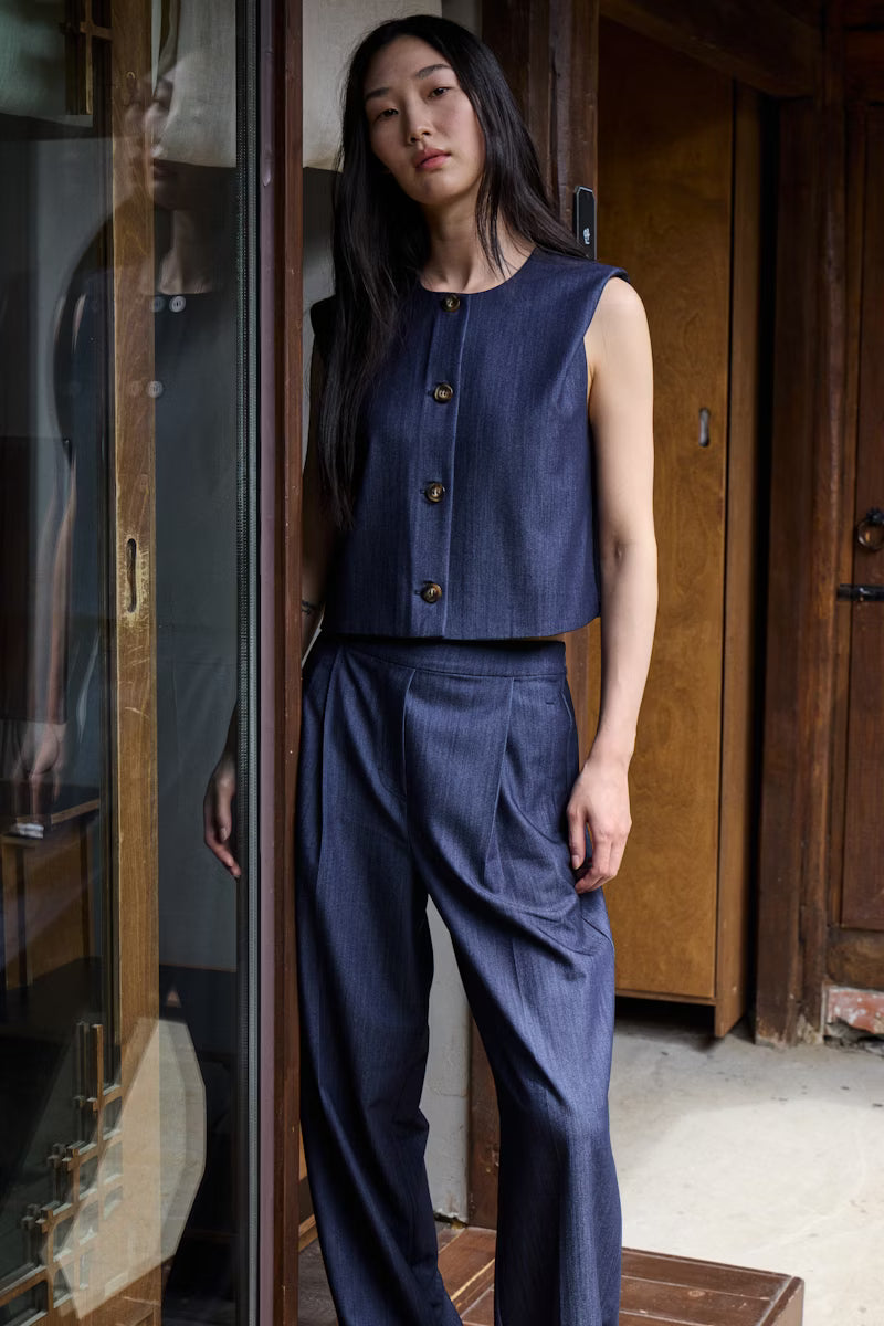 Completo blu con gilet e pantalone palazzo