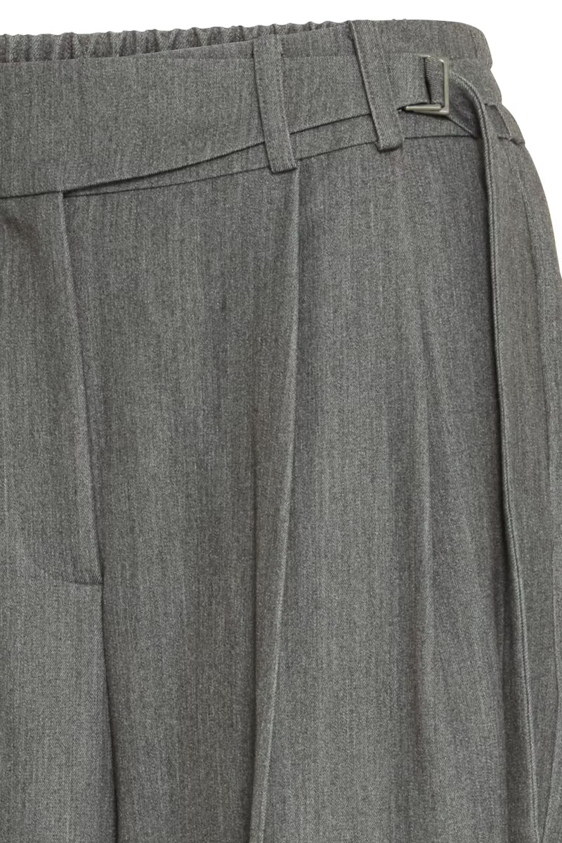 Pantalone palazzo grigio con pinces