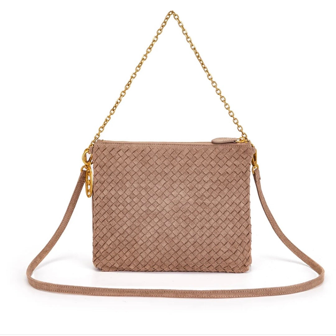 Pochette suede taupe con frange e borchie oro