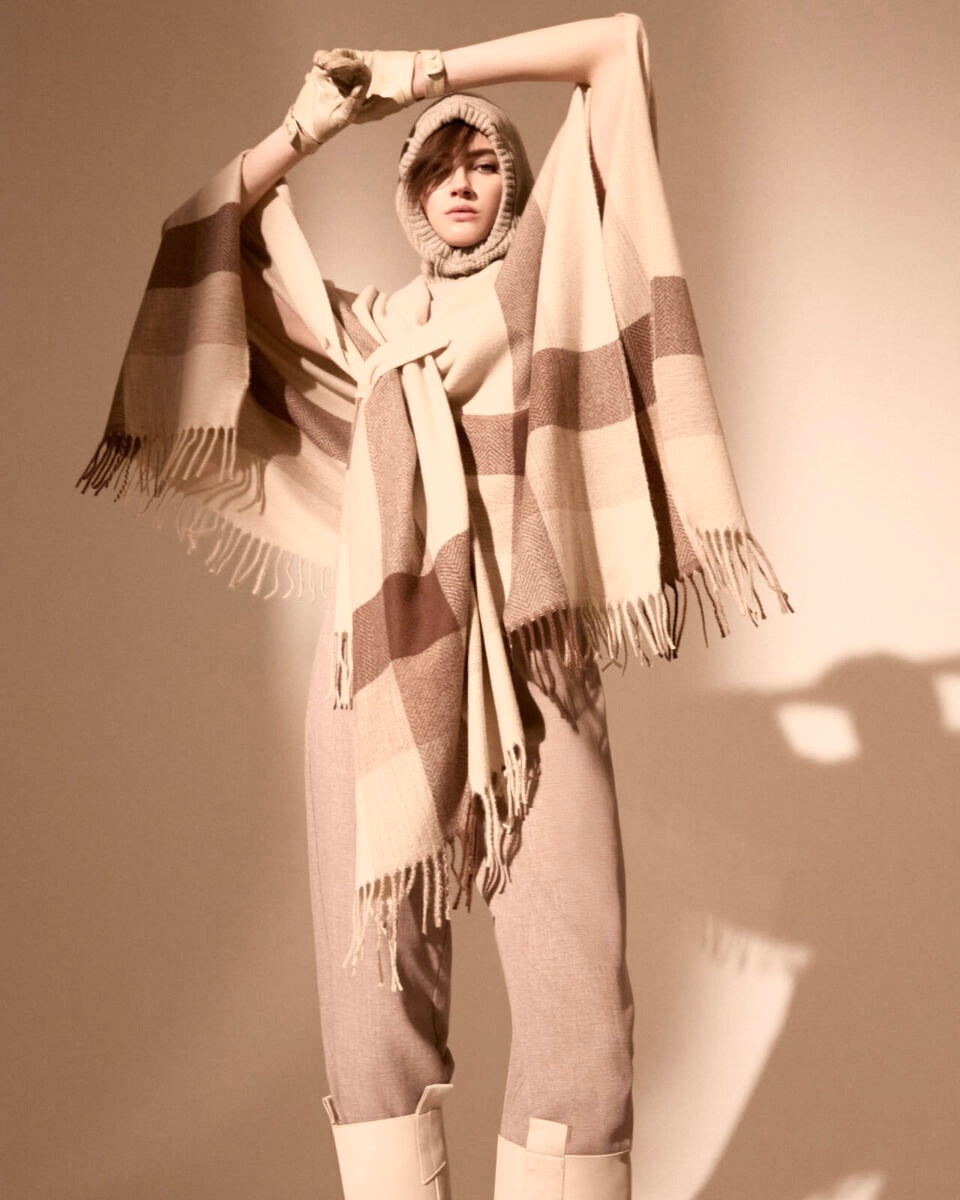 Poncho beige con frange