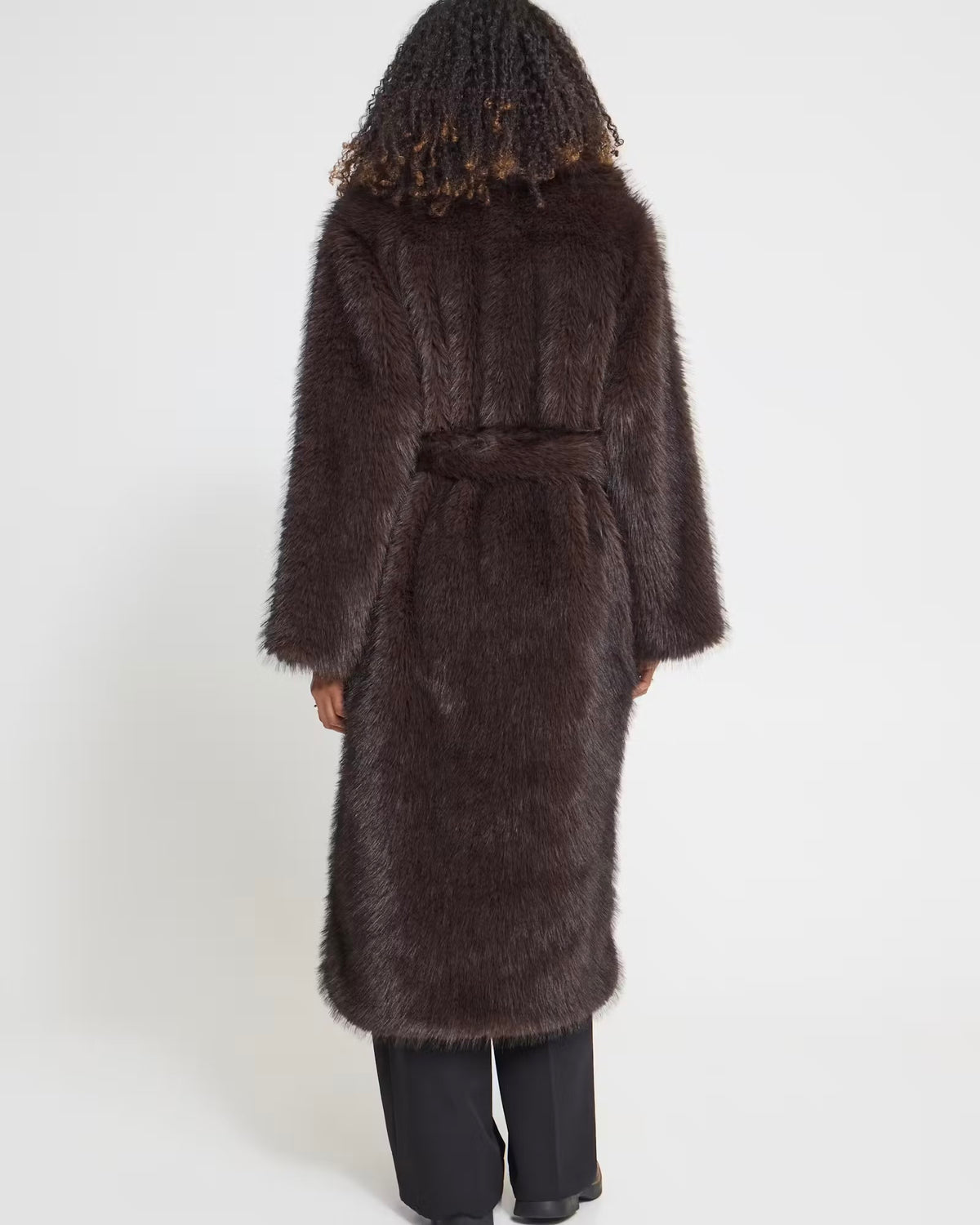 Cappotto in pelliccia sintetica nera
