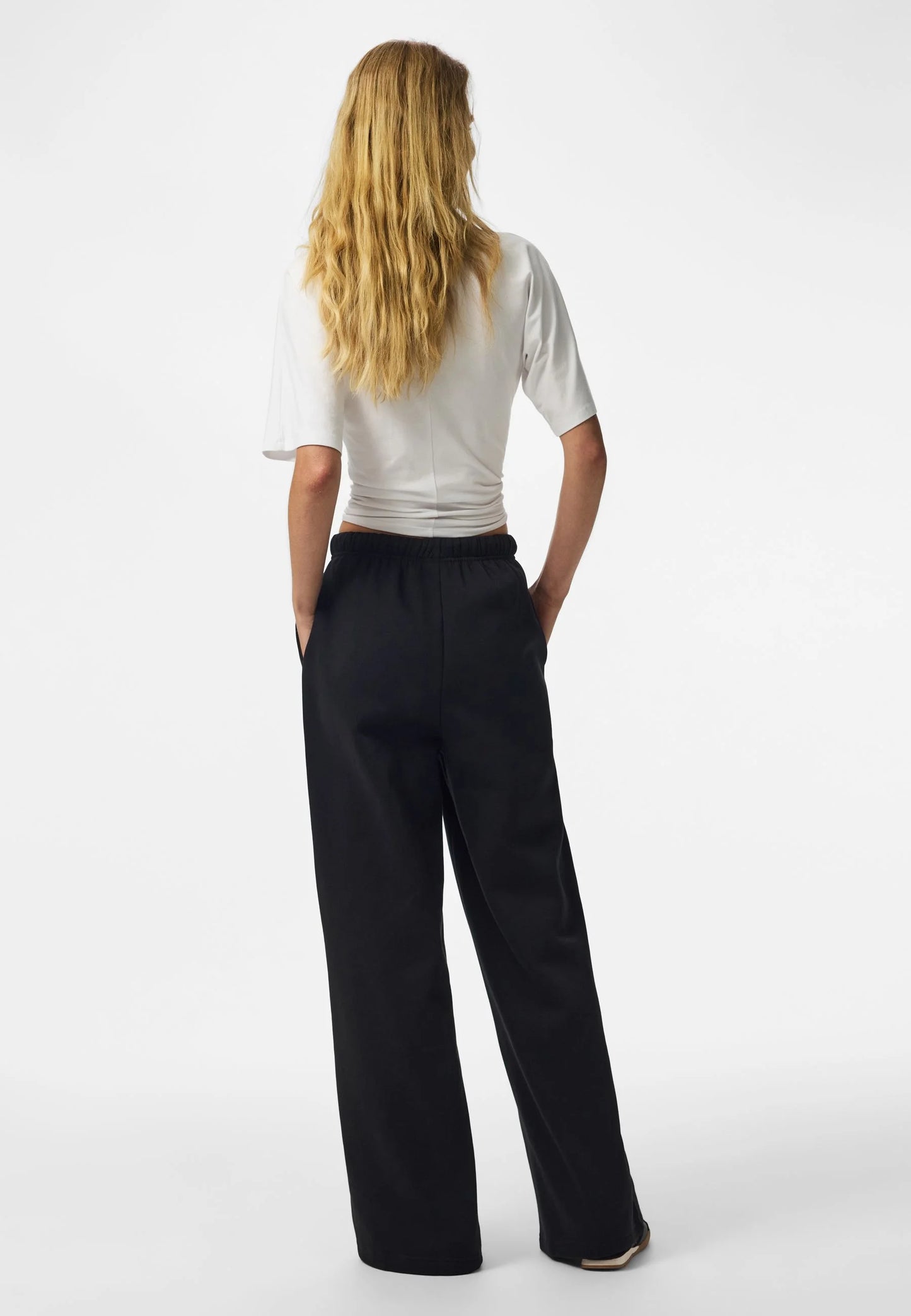 Completo sportivo nero felpa e pantalone con elastico in vita