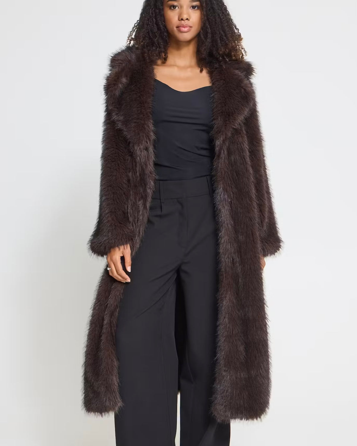 Cappotto in pelliccia sintetica nera