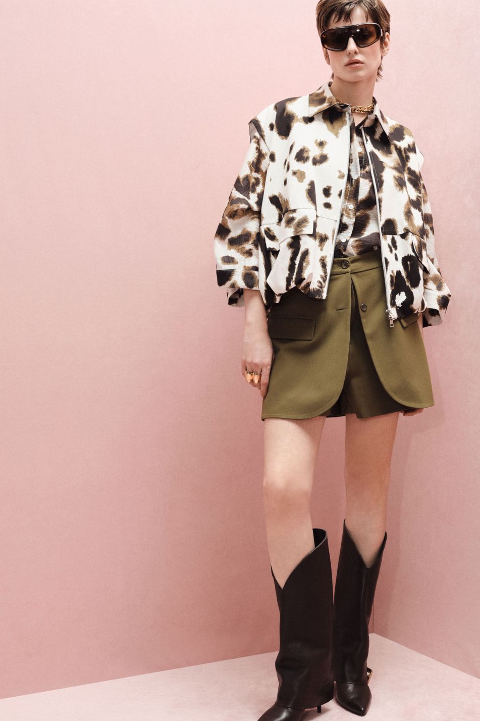 Shorts con tasche frontali e chiusura multipla verde militare