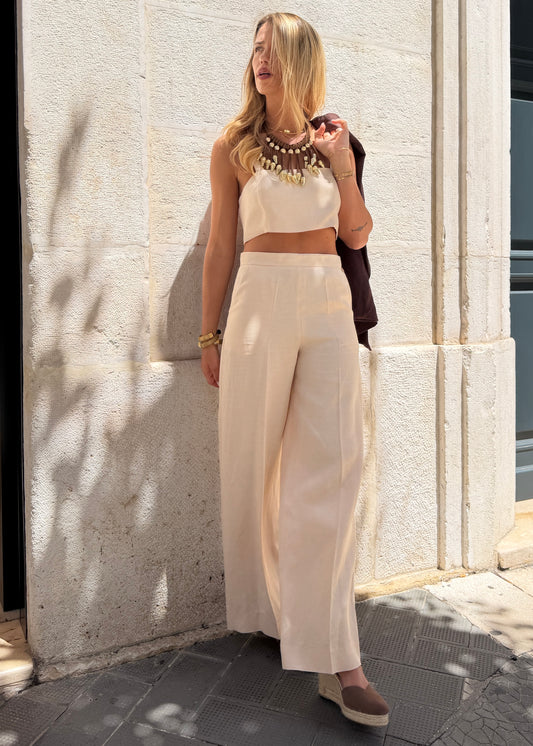Completo vaniglia con top corto e pantalone