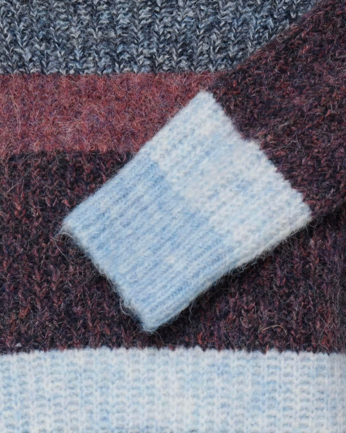 Maglione fantasia righe bordeaux/celeste