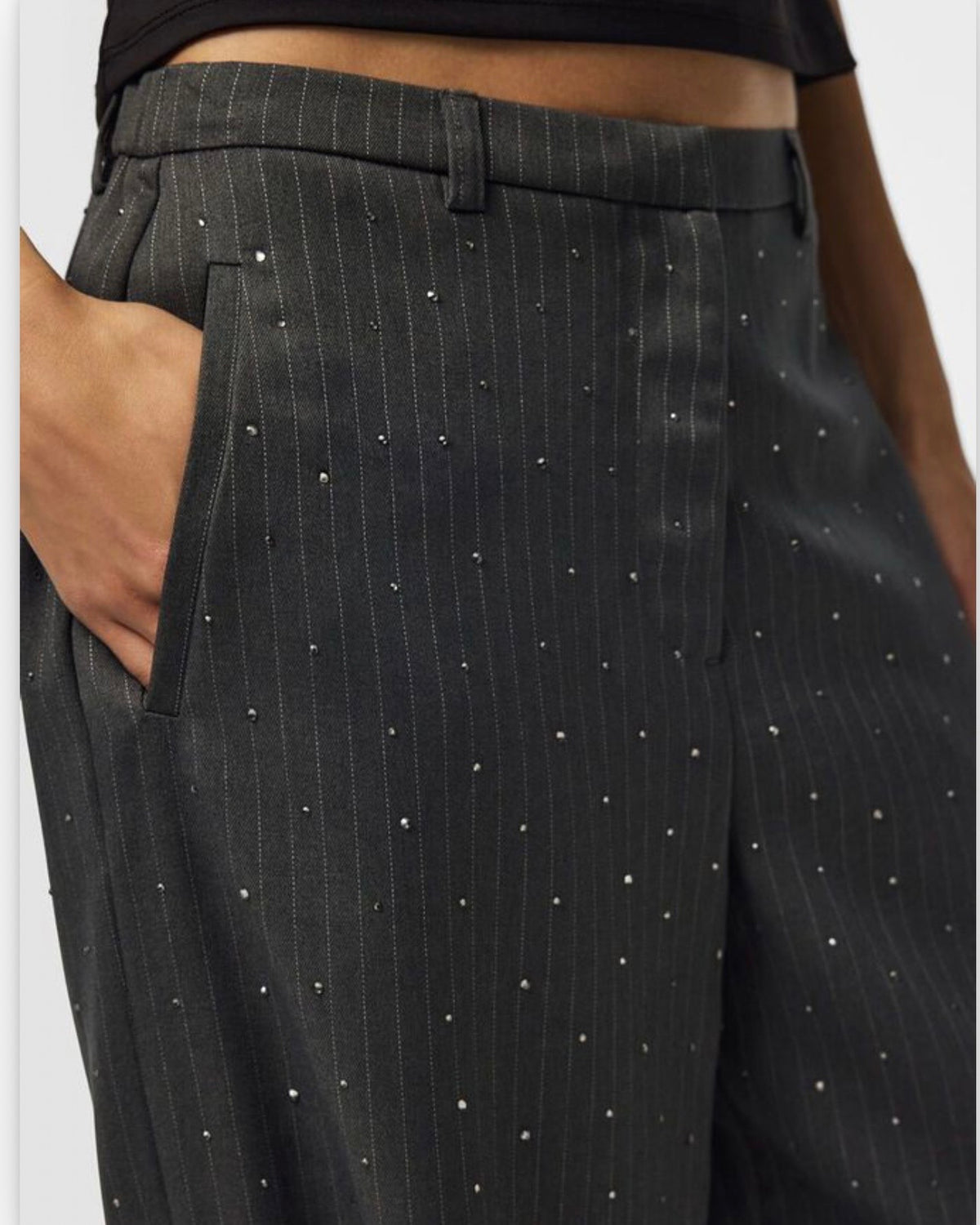 Tailleur grey dettagli strass giacca monopetto e pantalone palazzo  con elastico in vita